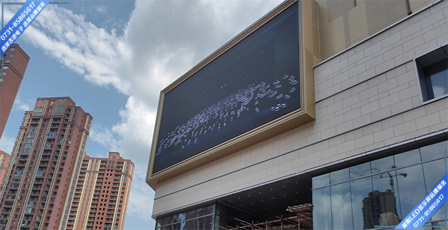 岳陽(yáng)某樓盤戶外商業(yè)LED顯示屏.jpg